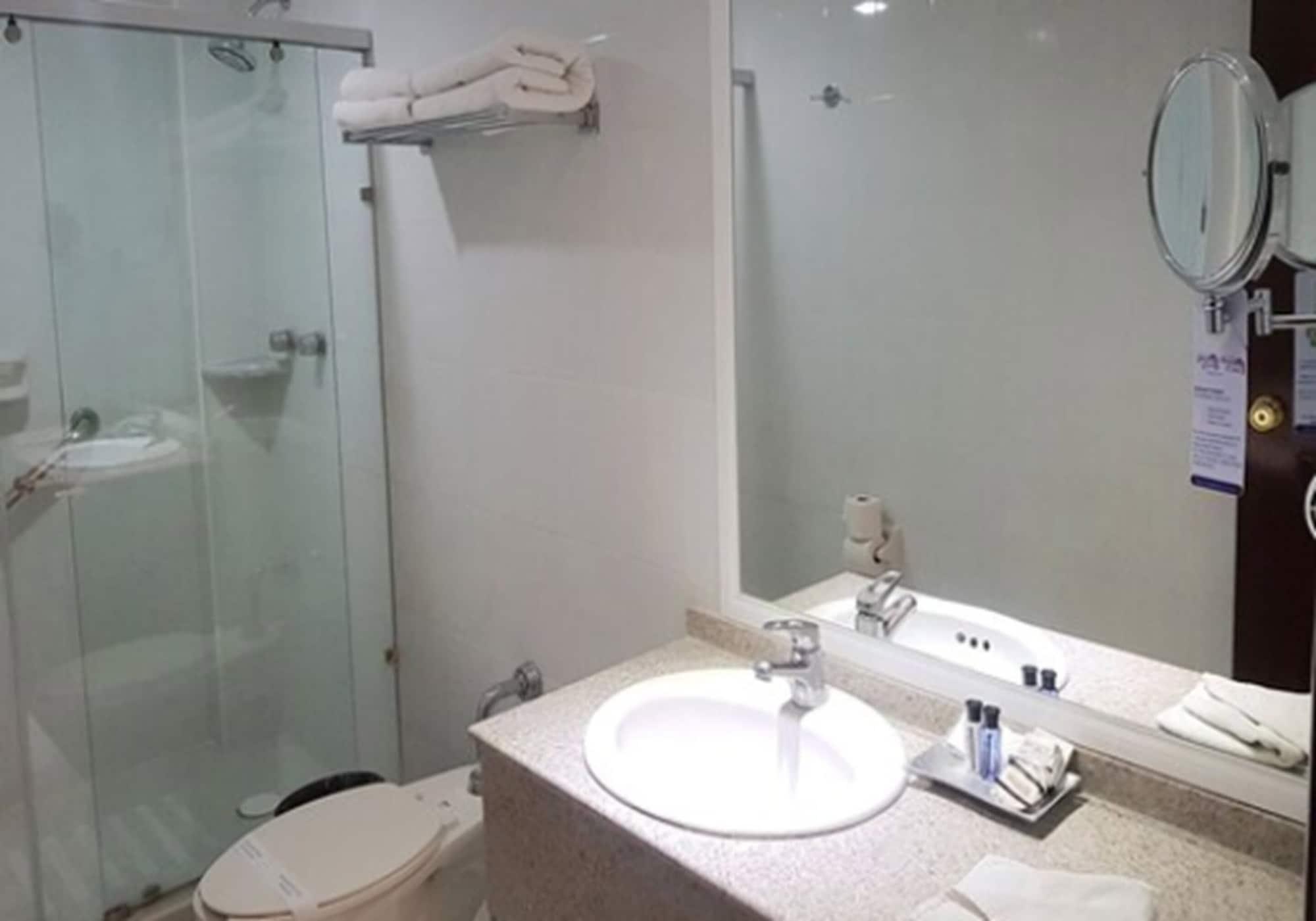 Hotel Emily Pachuca Екстериор снимка
