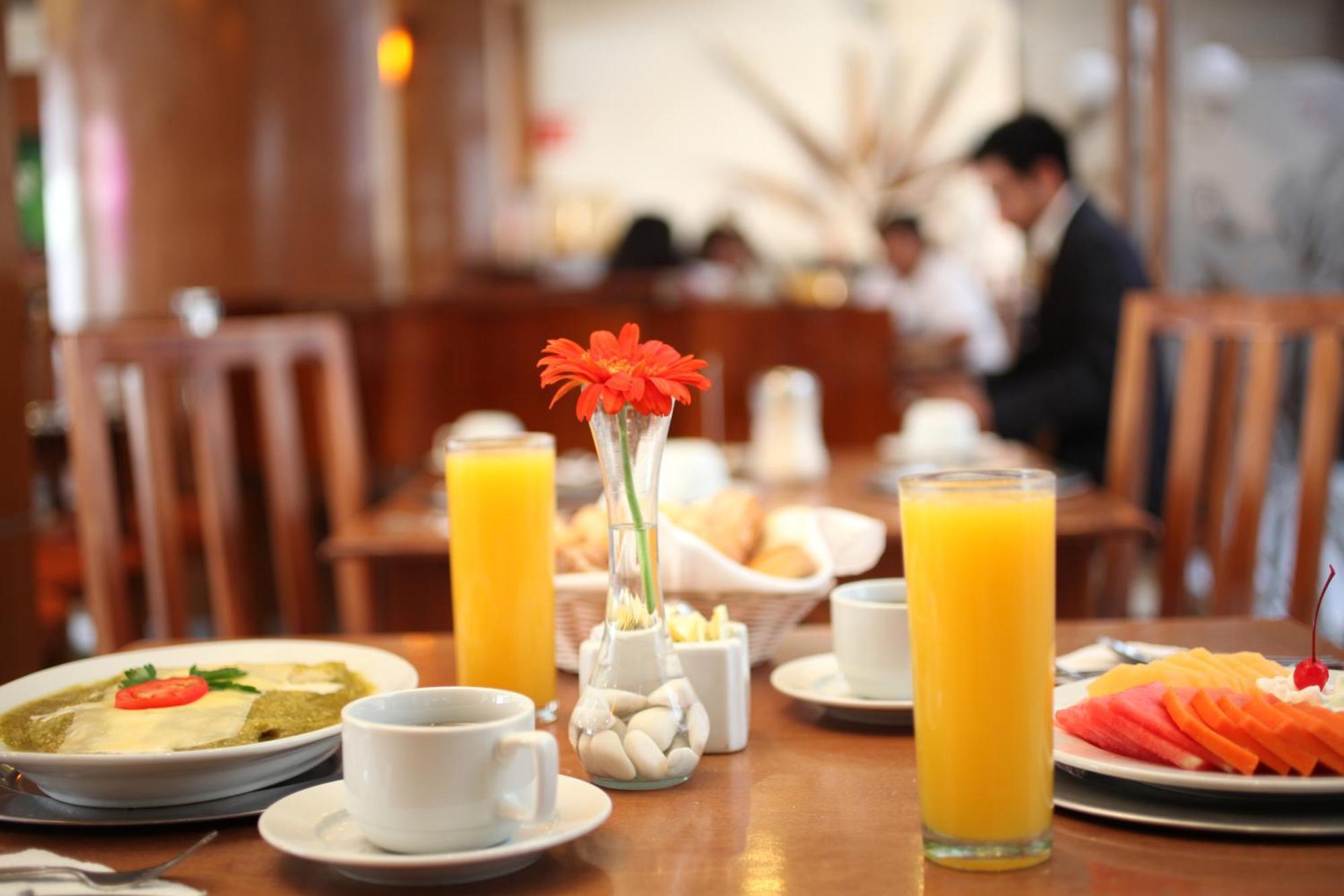 Hotel Emily Pachuca Екстериор снимка